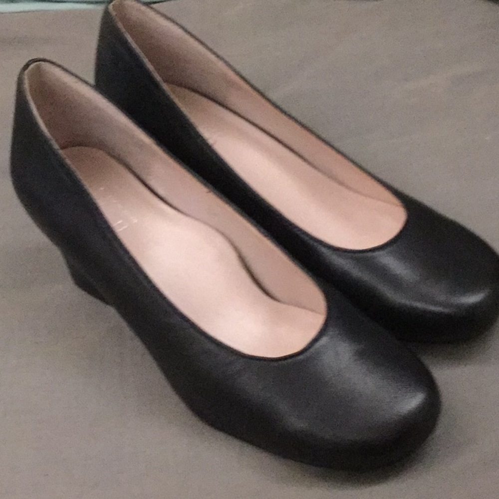Taryn Rose black leather wedge pumps